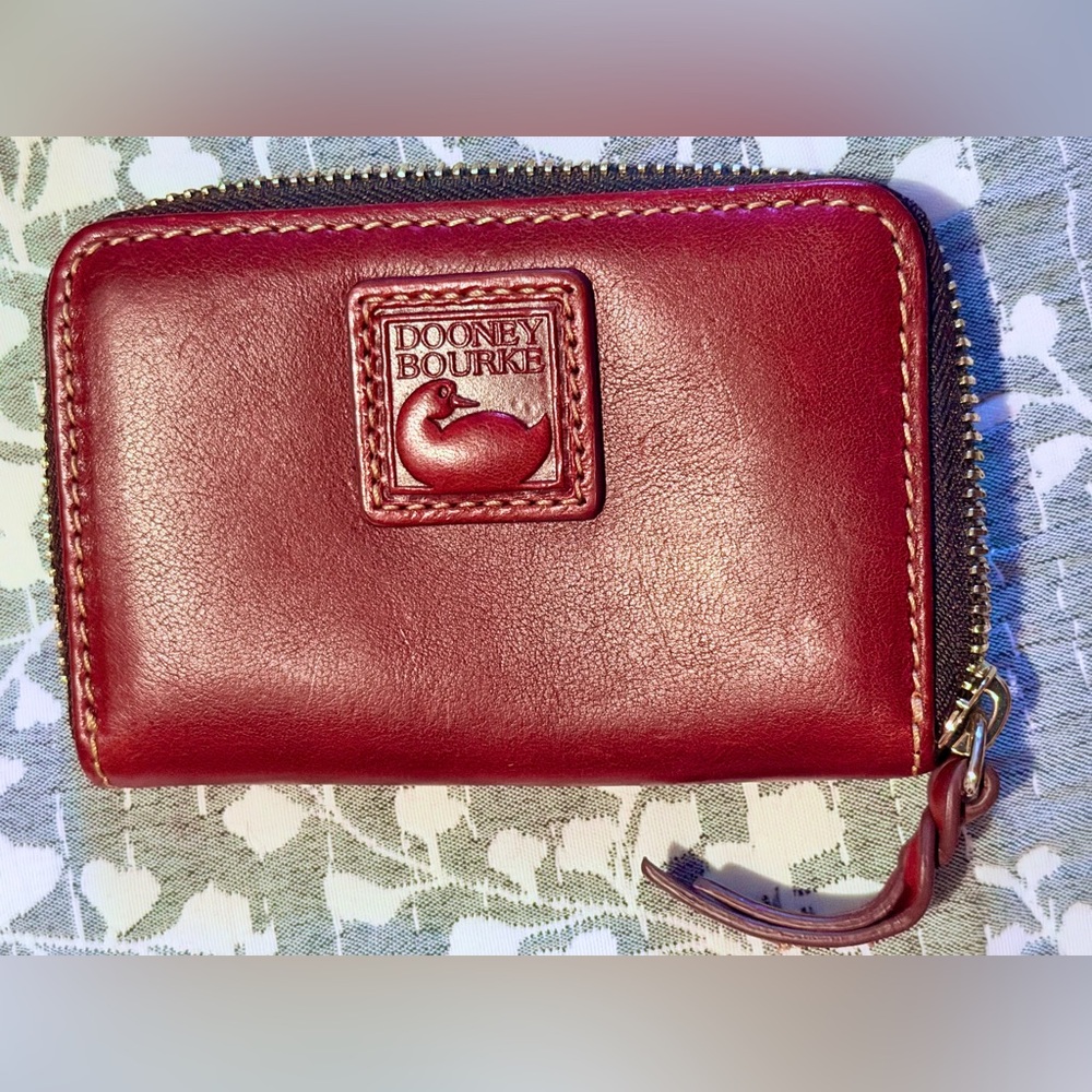 NWOT Dooney & Bourke 100% Florentine Red Leather small credit card Zip Wallet